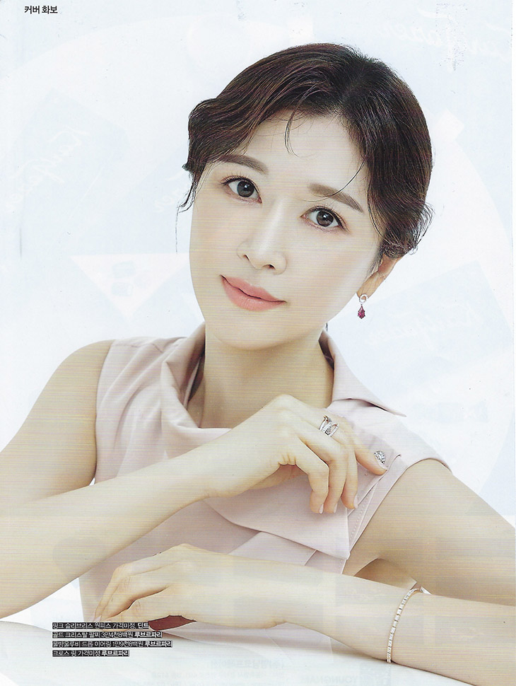 DINT CELEB<br><br> Magazine 'Queen'<br> Lee Sunyoung Announcer<br><br> D9250韓国