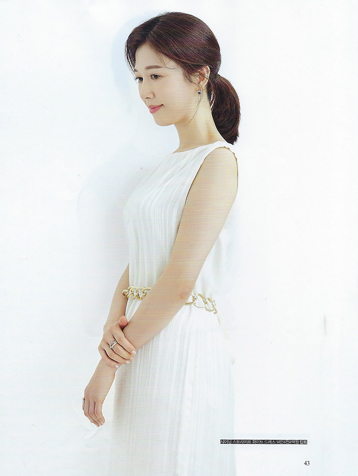 DINT CELEB<br><br> Magazine 'Queen'<br> Lee Sunyoung Announcer<br><br> D9185韓国